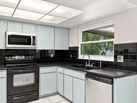 Kitchen - 6002 Firefly Ln, Apollo Beach, FL 33572 photo 3 of 4
