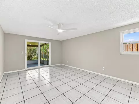 Living - 6002 Firefly Ln, Apollo Beach, FL 33572 photo 6 of 12