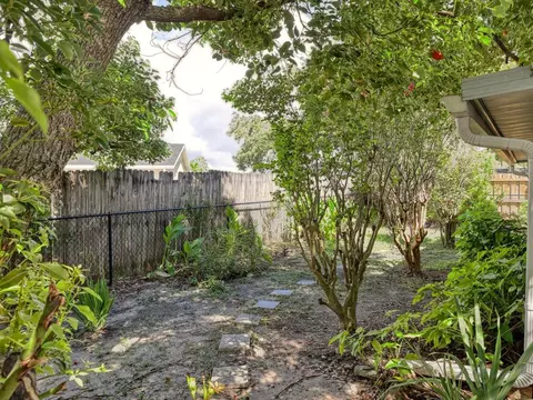 Exterior - 6002 Firefly Ln, Apollo Beach, FL 33572 photo 13 of 15