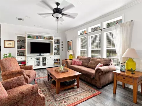 Living - 333 Suncoast Blvd, Spring Hill, FL 34608 photo 1 of 2