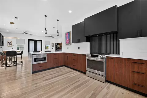 Kitchen - 16210 3rd St E, Redington Beach, FL 33708 photo 4 of 10
