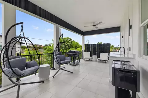 Exterior - 16210 3rd St E, Redington Beach, FL 33708 photo 5 of 14