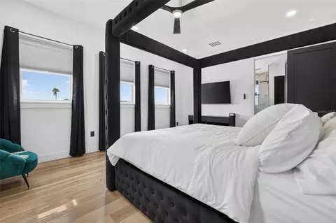 Bedroom - 16210 3rd St E, Redington Beach, FL 33708 photo 3 of 6