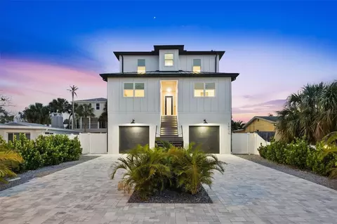 Exterior - 16210 3rd St E, Redington Beach, FL 33708 photo 13 of 14
