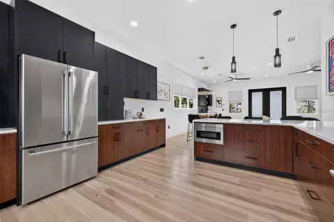 Kitchen - 16210 3rd St E, Redington Beach, FL 33708 photo 5 of 10