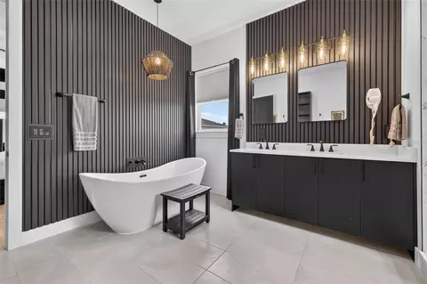 Bath - 16210 3rd St E, Redington Beach, FL 33708 photo 3 of 9