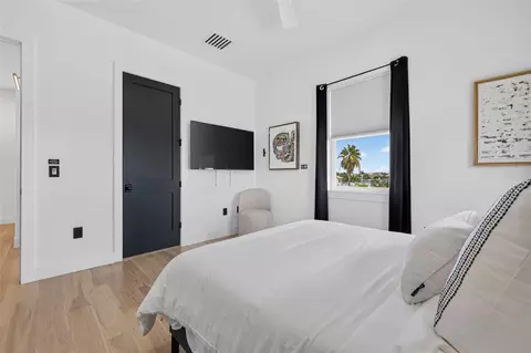 Bedroom - 16210 3rd St E, Redington Beach, FL 33708 photo 4 of 6