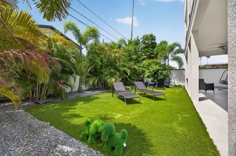 Exterior - 16210 3rd St E, Redington Beach, FL 33708 photo 9 of 14