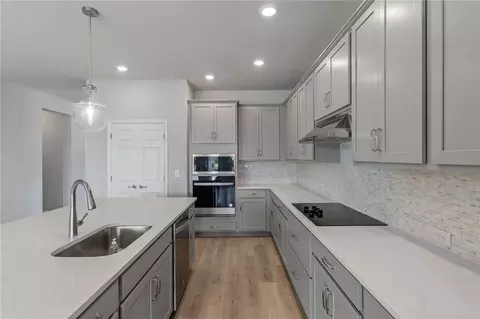 Kitchen - 11920 Richmond Trl, Parrish, FL 34219 photo 3 of 3