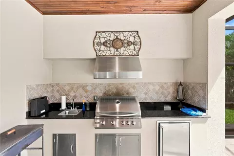 Kitchen - 17331 Ladera Estates Blvd, Lutz, FL 33548 photo 4 of 5