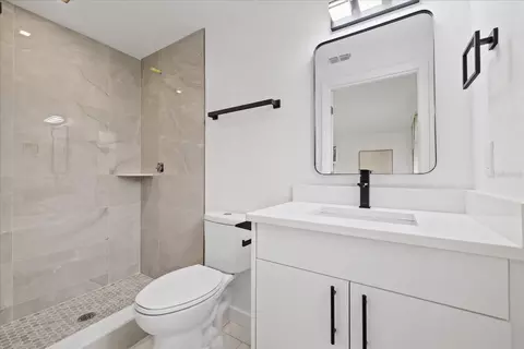 Bath - 110 Virginia Ave, Seffner, FL 33584 photo 6 of 7