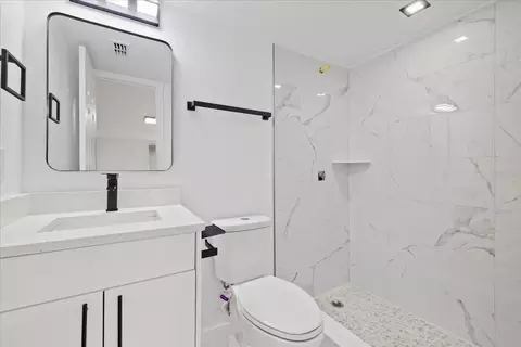 Bath - 110 Virginia Ave, Seffner, FL 33584 photo 3 of 7