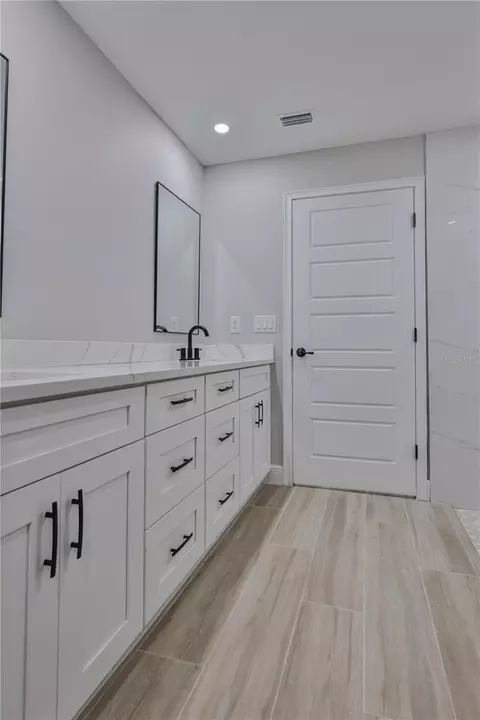 Bath - 1013 13th St E, Bradenton, FL 34208 photo 6 of 10