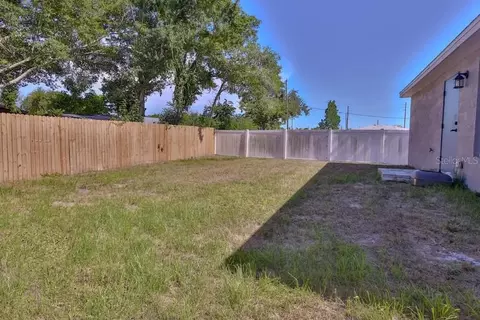 Exterior - 1013 13th St E, Bradenton, FL 34208 photo 7 of 8