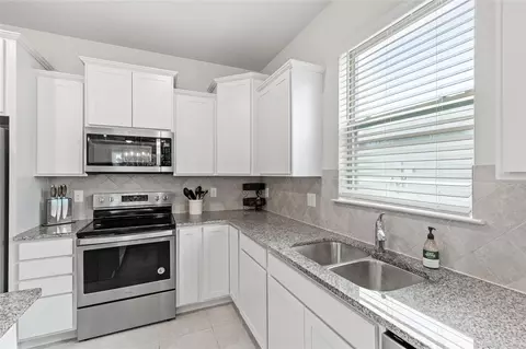 Kitchen - 12386 Criollo Rd, Spring Hill, FL 34610 photo 4 of 5
