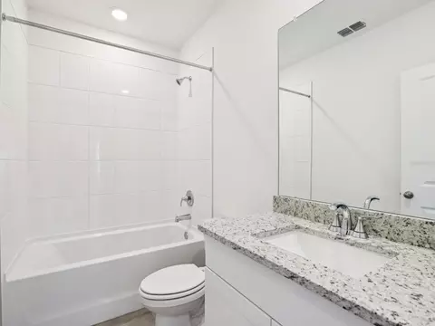 Bath - 3910 Teak Ln, Bartow, FL 33830 photo 2 of 2