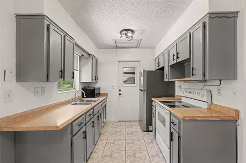 Kitchen - 9661 Langan St, Spring Hill, FL 34606 photo 1 of 2