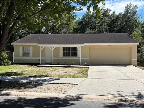 2285 Crystal Grove Ln, Lakeland, FL 33801