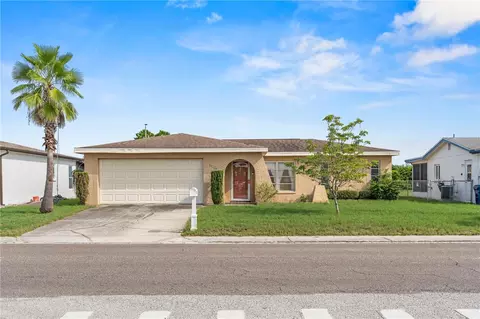 8351 Fox Hollow Dr, Port Richey, FL 34668