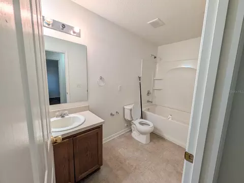 Bath - 11636 Mango Ridge Blvd, Seffner, FL 33584 photo 2 of 2