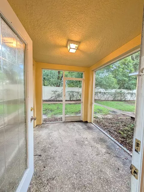 Exterior - 11636 Mango Ridge Blvd, Seffner, FL 33584 photo 5 of 6