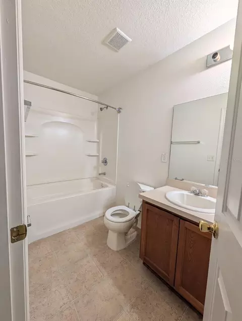 Bath - 11636 Mango Ridge Blvd, Seffner, FL 33584 photo 1 of 2