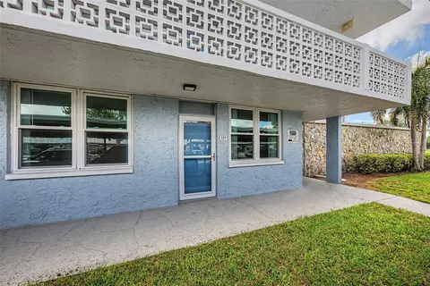 4715 Bay St NE #127, Saint Petersburg, FL 33703
