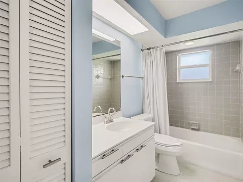 Bath - 3432 Brookridge Ln, Parrish, FL 34219 photo 5 of 5