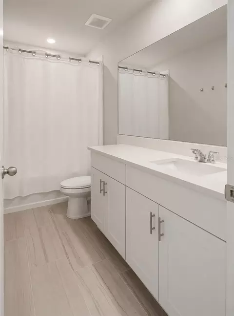 Bath - 5291 Meredrew Ln, Saint Cloud, FL 34771 photo 2 of 4