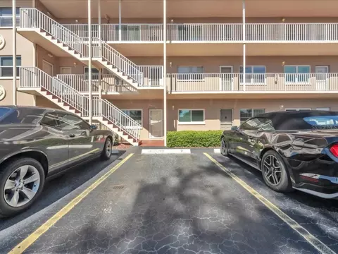 6645 1st Ave N #102, Saint Petersburg, FL 33710