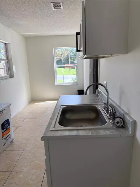 Kitchen - 16804 SW 39th Cir, Ocala, FL 34473 photo 4 of 5