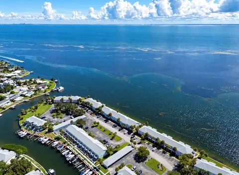 4752 Coquina Key Dr SE, Saint Petersburg, FL 33705
