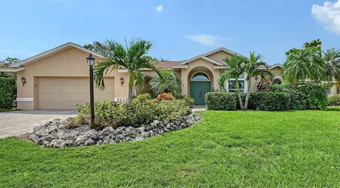 5220 Sunnydale Cir S, Sarasota, FL 34233