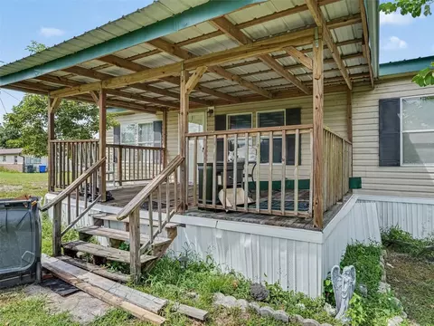 Exterior - 11121 Lithia Pinecrest Rd, Lithia, FL 33547 photo 8 of 8