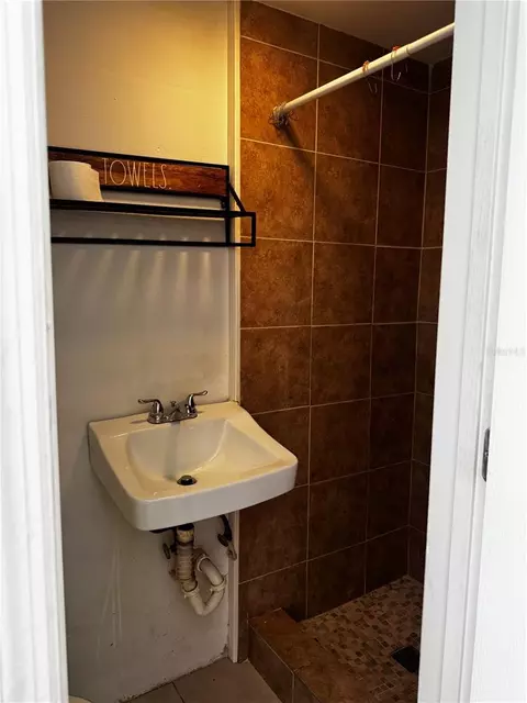 Bath - 7306 Windsor St, Hudson, FL 34667 photo 2 of 2