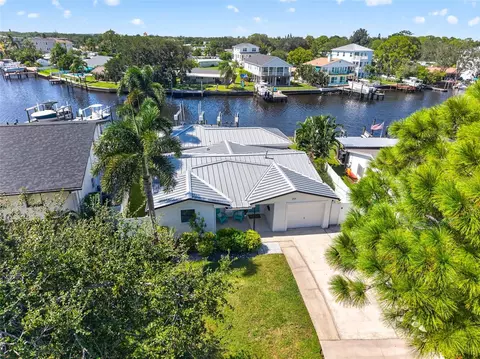 209 Tallahassee Dr NE, Saint Petersburg, FL 33702