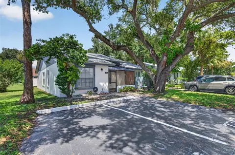 7347 Parkside Villas Dr, Saint Petersburg, FL 33709