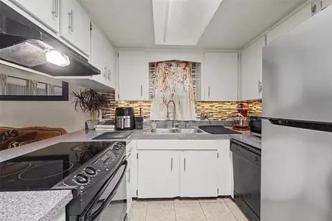 Kitchen - 134 Euclid Ave, Seffner, FL 33584 photo 1 of 3