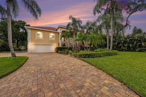 1021 W Henry Ave, Tampa, FL 33604