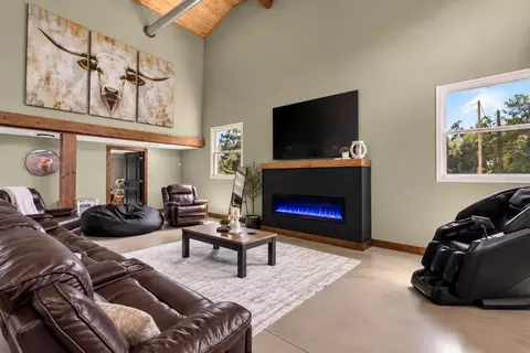 Living - 10225 Judy Rd, Dover, FL 33527 photo 1 of 4