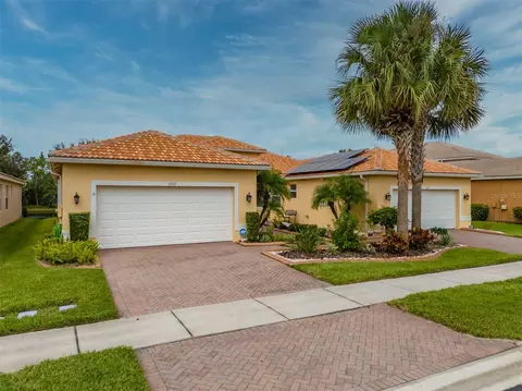 15717 Aurora Lake Cir, Wimauma, FL 33598