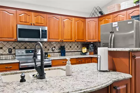 Kitchen - 10511 Deepbrook Dr, Riverview, FL 33569 photo 5 of 6