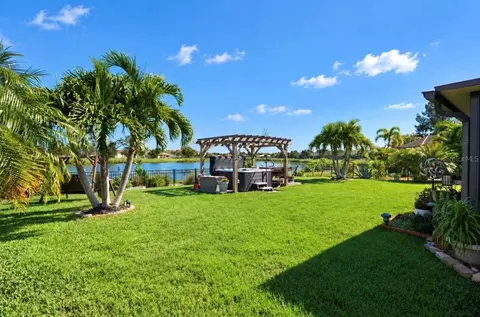 Exterior - 337 Star Shell Dr, Apollo Beach, FL 33572 photo 7 of 9