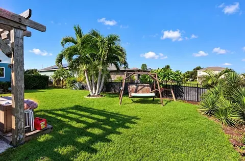 Exterior - 337 Star Shell Dr, Apollo Beach, FL 33572 photo 5 of 9