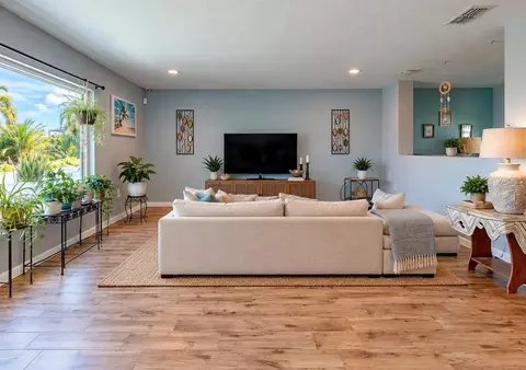 Living - 337 Star Shell Dr, Apollo Beach, FL 33572 photo 1 of 4