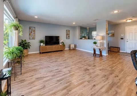 Living - 337 Star Shell Dr, Apollo Beach, FL 33572 photo 4 of 4
