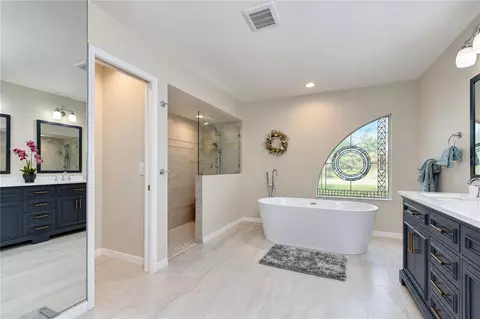 Bath - 503 Preakness Pl, Seffner, FL 33584 photo 2 of 5