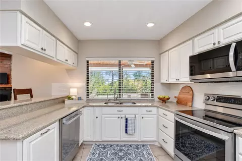 Kitchen - 503 Preakness Pl, Seffner, FL 33584 photo 4 of 6