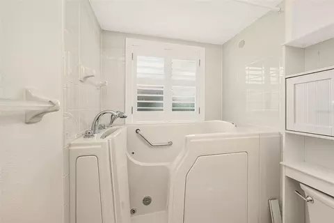 Bath - 11314 Shadow Moss Ct, Spring Hill, FL 34609 photo 2 of 3