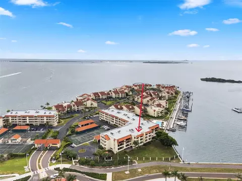 106 1st St E #113, Tierra Verde, FL 33715